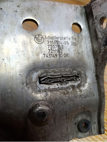 Кронштейн кріплення бампера переднього правий 7186514 BMW