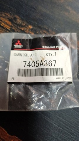 Заглушка жабо збоку 7405A367 MITSUBISHI
