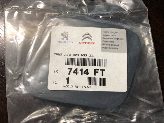 Заглушка бампера буксирувального гака, задня 7414FT PEUGEOT
