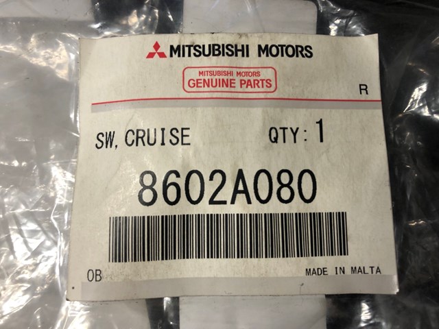 Блок кнопкових перемикачів рульового колеса 8602A080 MITSUBISHI