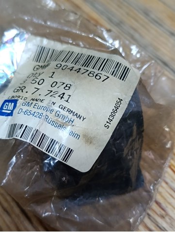 Опора стабілізатора 90447867 GM
