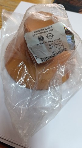 Проставка (гумове кільце) пружини задньої, верхня 90576351 GM