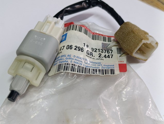 Датчик включення стопсигналу 9213767 GM