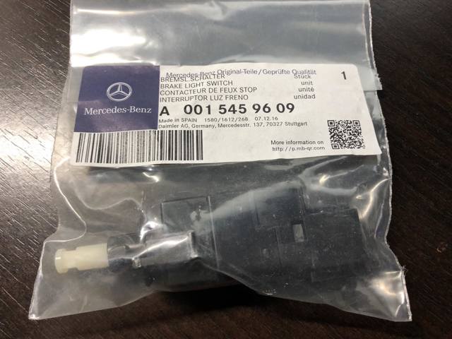 Вимикач сигналу гальмування A0015459609 MERCEDES