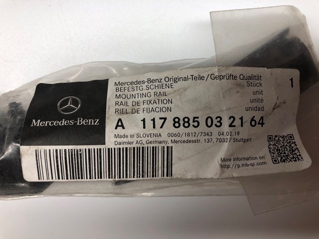 Кронштейн бампера заднього, зовнішній лівий A117885032164 MERCEDES