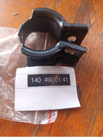 Кріплення глушника переднє A1404900141 MERCEDES