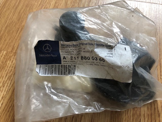 Замок капота A2118800360 MERCEDES