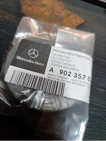 Гайка маточини задньої A9023570226 MERCEDES