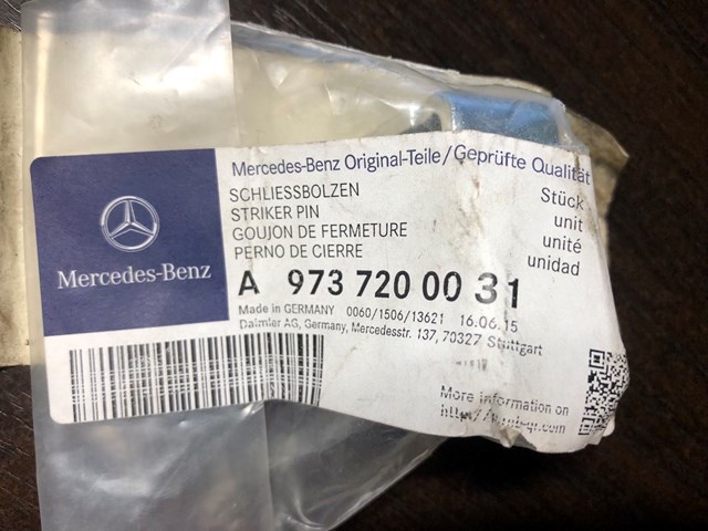 Петля-зачіп (відповідна частина) замка двері передньої A9737200031 MERCEDES