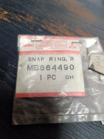 Кільце стопорне підшипника задньої піввісі MB664490 MITSUBISHI
