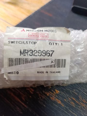 Датчик включення стопсигналу MR329967 MITSUBISHI