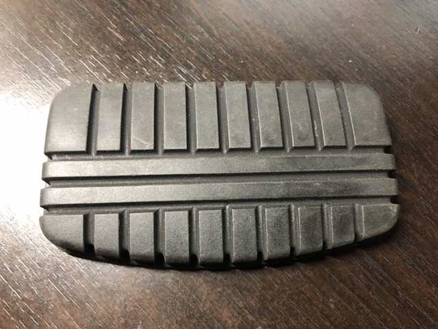 Накладка педалі гальма MR334969 MITSUBISHI