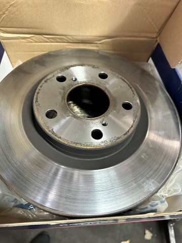 Диск гальмівний передній 4351233140 TOYOTA