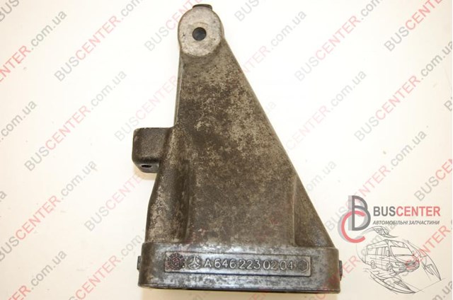 Кронштейн подушки (опори) двигуна, правої 6462230204 MERCEDES