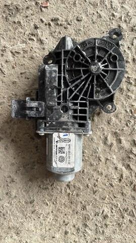 Мотор склопідйомника дверей передніх, лівих 6R0959811M VAG