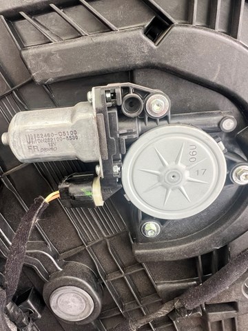 Замок дверей водія 82460C5100 HYUNDAI