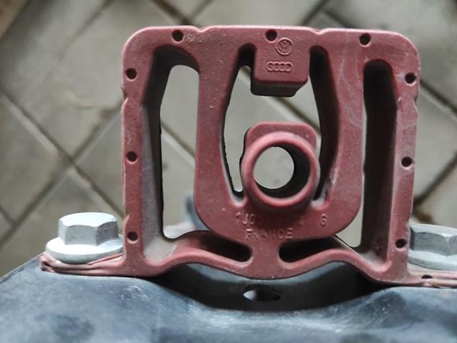 Кронштейн кріплення глушника 1J0253144 VAG