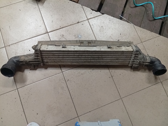Охолоджувач наддувочного повітря 376723141 HELLA