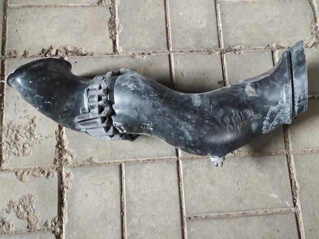 Повітроприймач 7P6129609A VAG