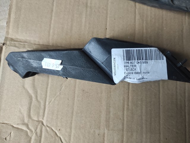 Кріплення бамера ліве 7P6807045 VAG