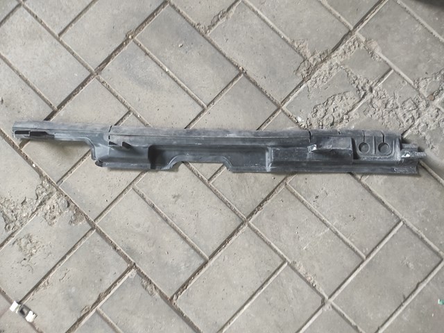 Повітропровід / дефлектор радіатора, верхній 8R0121292B VAG