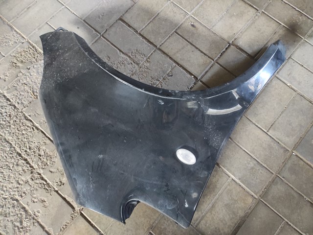 Переднє праве крило A1688800418 MERCEDES