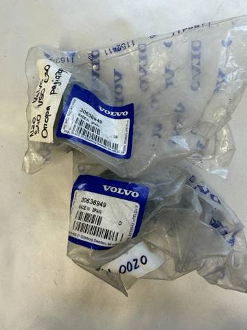Подушка радіатора охолодження, нижня 30636949 VOLVO