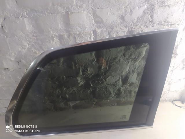 Скло багажного відсіку, праве 30779653 VOLVO