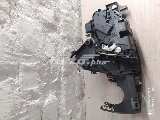 Замок водійських дверей 30799335 VOLVO