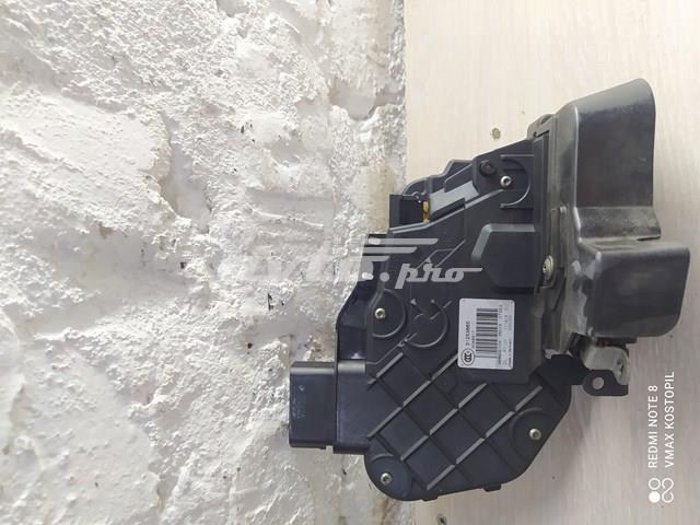 Замок водійських дверей 31253665 VOLVO
