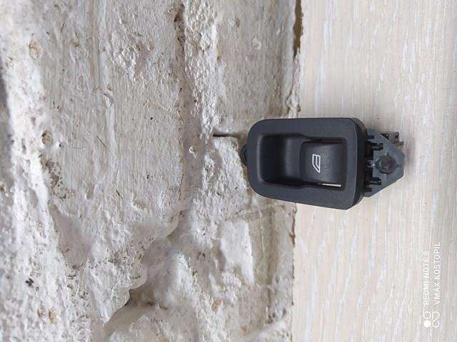 Кнопка вмикання двигуна склопідіймача задня 31272013 VOLVO