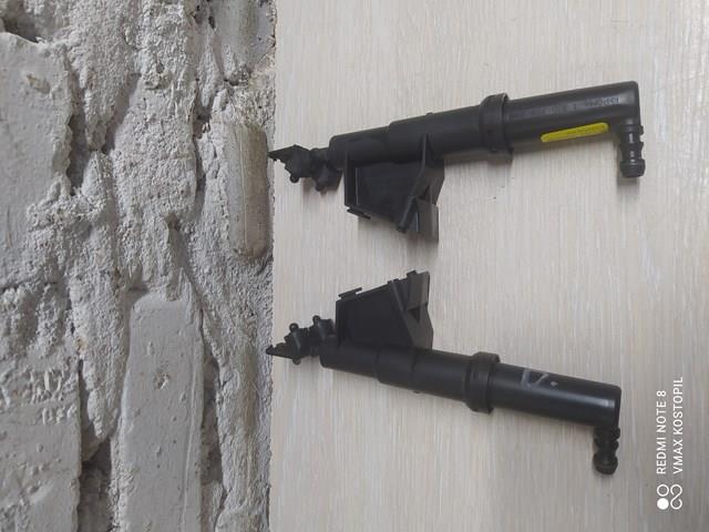 Форсунка омивача фари передньої, лівої 31294103 VOLVO