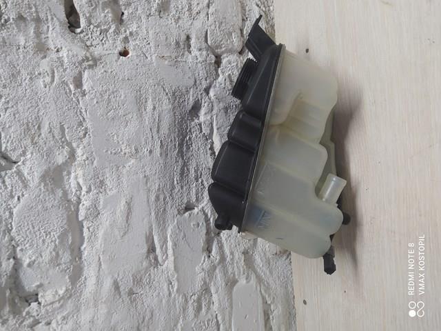 Бачок для води 6G918K218CD VOLVO
