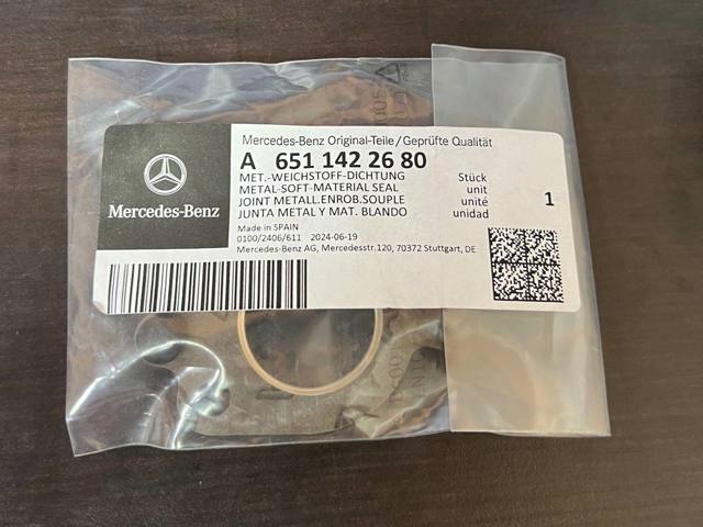 Прокладка патрубка EGR до голівки блока (ГБЦ) 6511422680 MERCEDES