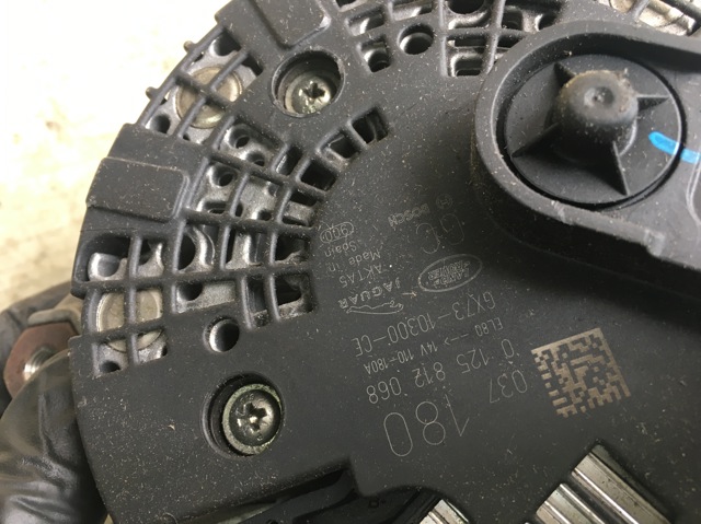 Авто генератор 0125812068 BOSCH