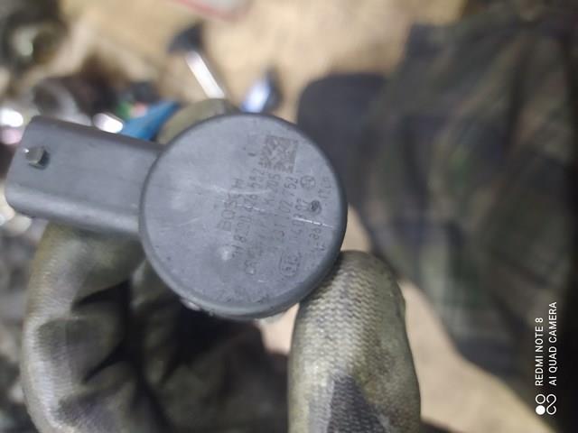Регулятор тиску палива в паливній рейці 0281002753 BOSCH