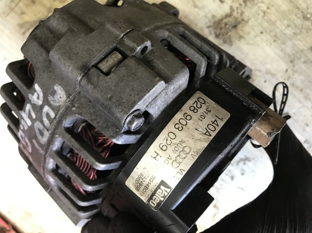 Авто генератор 028903029R VAG