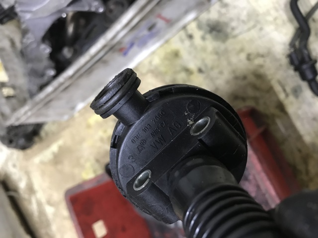 Байпасний клапан EGR, рециркуляції газів 03E103765C VAG