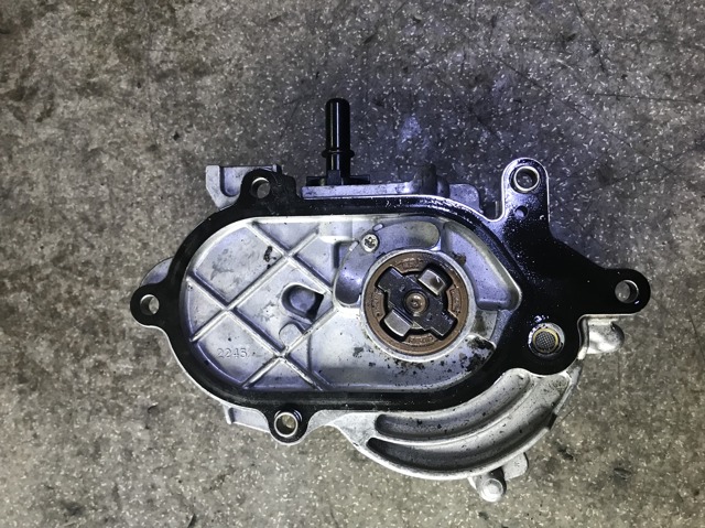Насос вакуумний 05L145100B VAG