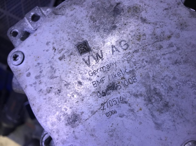 Насос вакуумний 06L145100B VAG