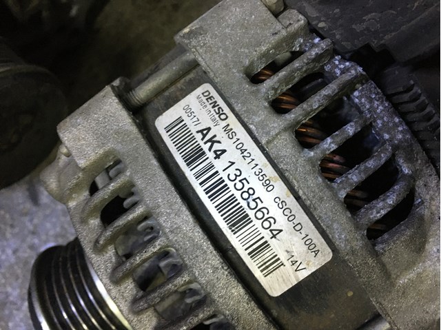 Авто генератор 1042113590 DENSO
