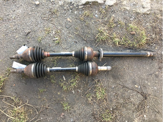 Піввісь (привід) передня Opel Zafira 100