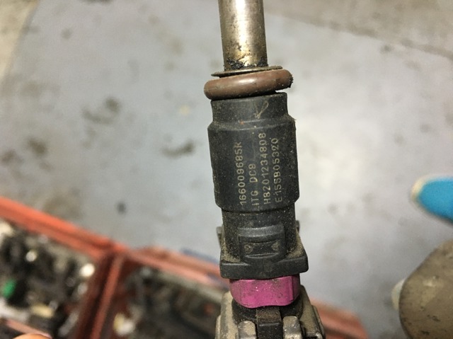 Форсунка інжектора 166009685R RENAULT