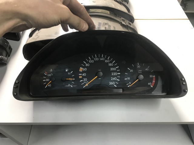 Щиток приладів 2105403348 MERCEDES
