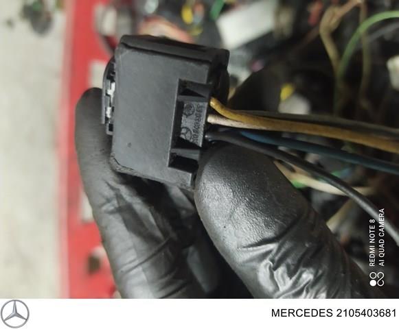 Роз'єм (фішка) дросельної заслінки 2105403681 MERCEDES