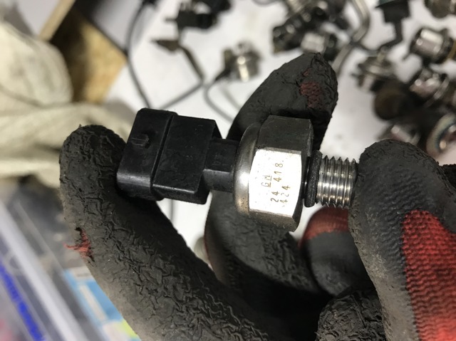 Датчик тиску палива Opel Zafira B