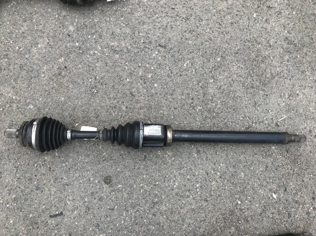 Піввісь передня, права 30735130 VOLVO