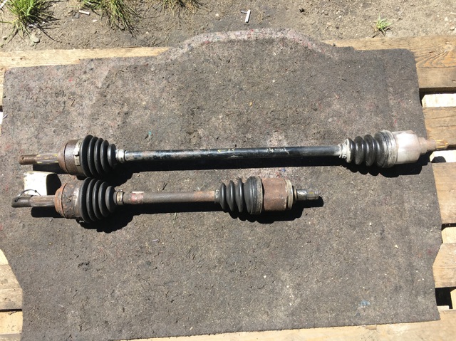 Привід правий 39100BM580 NISSAN