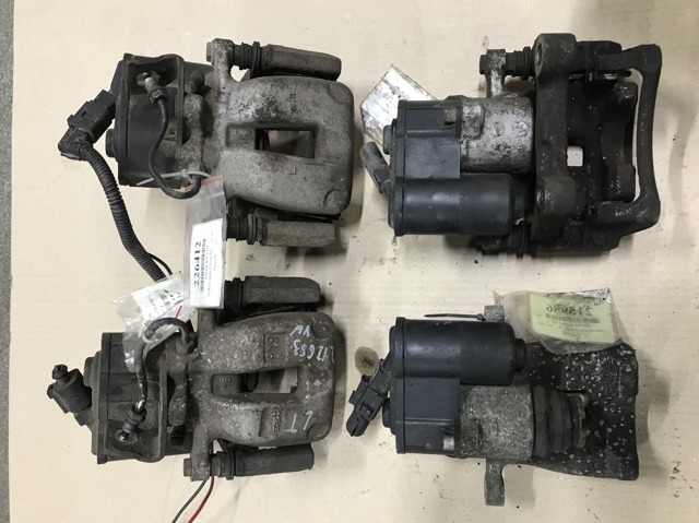 Супорт гальмівний задній правий 3C0615404E VAG