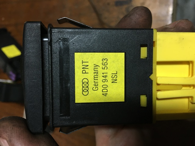 Кнопка включення ПТФ 4D0941563 VAG